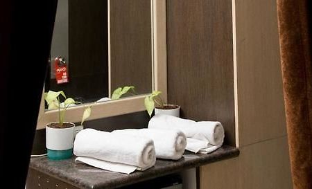 Pacific Inn Huda City Centre Sec 41 Gurgaon Esterno foto